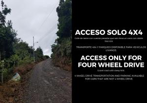 San IsidroEscapadita al Bosque的只可四轮驱动的土路海报