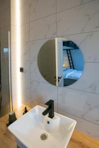 Cozy Rooms Toplita的一间浴室