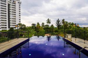 Hotel Ganthera Kandy内部或周边的泳池