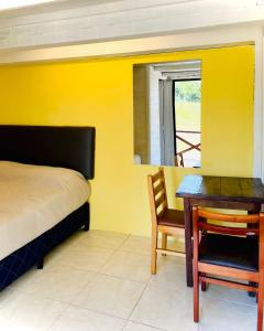 Atlantic Hostel Punta del Este客房内的一张或多张床位
