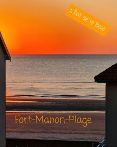 马翁普拉日堡L Îlot de la Baie, super studio 4p face à la mer, parking gratuit, wifi, classé 2 étoiles à Fort Mahon Plage, Baie de Somme的海洋的图片,上面有“热”的“ ⁇ ”的词