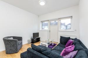 Lovely 2-Bed Apartment in Dartford的休息区