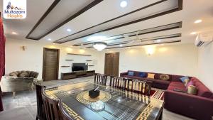 拉合尔Multazam Heights, DHA Phase 8 - Three Bedrooms Family Apartments的相册照片