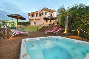 Villa Arade Riverside - Jacuzzi and Heated Pool by SIDE VILLAS内部或周边的泳池