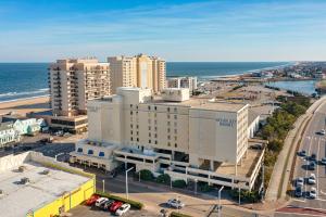 弗吉尼亚海滩Ocean Key Resort, Virginia Beach by Vacatia的城市的空中海景