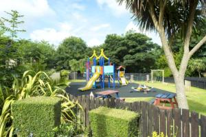 Tudor Cottage Hayle - a Family & Pooch Favourite的儿童游玩区