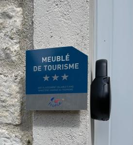 阿尔克昂巴鲁瓦Le gîte de l’espérance的门边带有邮箱的标志