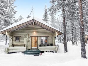 YlikyroHoliday Home Saivontupa by Interhome的雪地小木屋