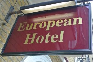 伦敦欧洲人酒店的一家欧洲酒店标志
