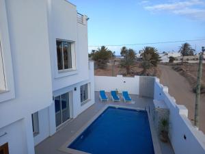 Villa Aline Lagune Djerba内部或周边泳池景观