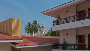 科利马礼宾广场别墅的从建筑物屋顶上可欣赏到清真寺的景色