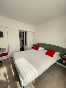 Garden Hotel Rennes Centre Gare客房内的一张或多张床位