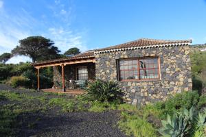 马佐Casa Las Caracolas的石头房子,带庭院的田野