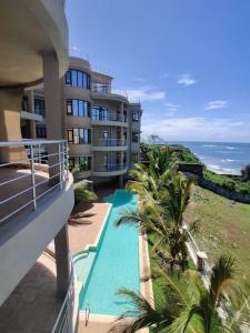 English Point Residence Beach Apartments Mombasa内部或周边泳池景观