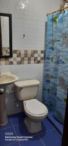 Bonsai Hotel Salamina Caldas的一间浴室