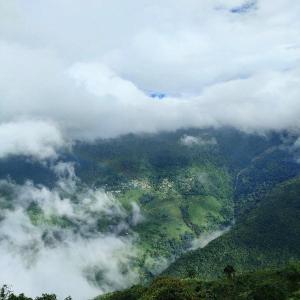 大吉岭Pema lhamu homestay的云云的高山空中景观