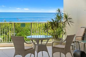 Azure Sea Whitsunday Resort的阳台或露台