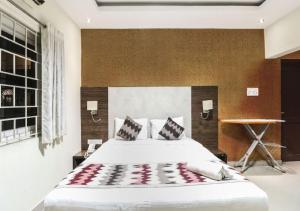 Euphoria Extended Stays - OMR IT Expressway Chennai客房内的一张或多张床位