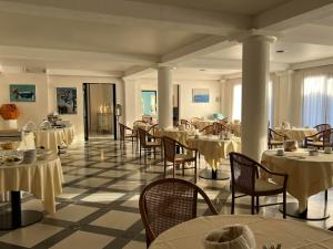 Arthotel Gabbiano Azzurro Due餐厅或其他用餐的地方