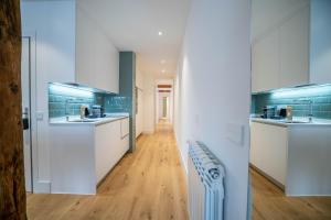 Smartr Madrid Gran Via Apartments的厨房或小厨房