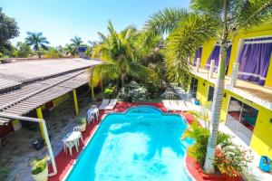 阿鲁阿南水瓶座旅馆的享有带游泳池的度假村的空中景致