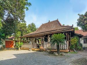TrowulanOYO Homes 90948 Desa Wisata Kampung Majapahit的相册照片