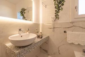 Romagna Suite Hotel的一间浴室