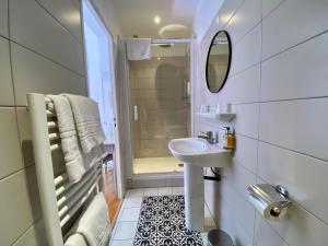 贝劳迪耶酒店的一间浴室