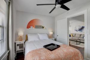 Cozy 1-bd oasis Downtown Lake Worth, 5 Star Amenities客房内的一张或多张床位