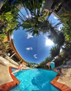 迈阿密Yuli's Home的享有水中两人游泳池的景色