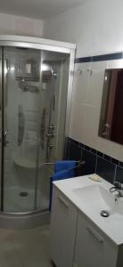 Apartamento junto al Peñon de Ifach con parking的一间浴室