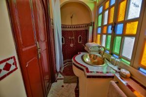 马拉喀什卡特琳娜摩洛哥传统庭院住宅的相册照片