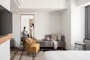 Nest Hotel Naha Nishi的休息区