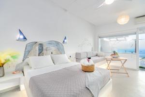 Bella View Mykonos Town Suites客房内的一张或多张床位