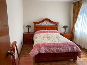 Preciosa casita en Zona Residencial de La Paz客房内的一张或多张床位