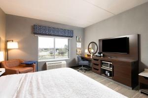 Hampton Inn Buffalo - Amherst客房内的一张或多张床位