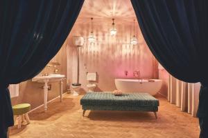 Le Stagioni Luxury Suite客房内的一张或多张床位