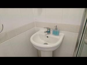 海斯Room in Guest room - En suite shower room Double room with 1 double deyr的相册照片