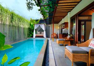 The Ulin Villas and Spa - by Karaniya Experience - CHSE certified内部或周边的泳池