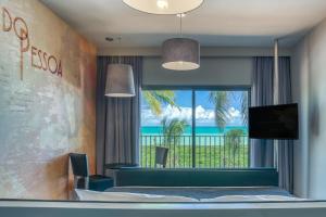 拉巴拉德纳圣安东尼奥Vila Galé Resort Alagoas - All Inclusive的酒店客房享有海景