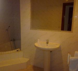 阿克亚龙旅馆的一间浴室