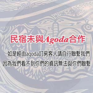 西屿乡梦幻西屿28.5的一张中国戏院的海报,墙上写着阿科迪亚的字