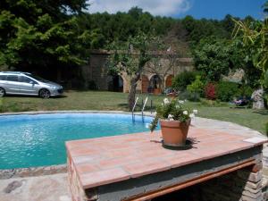 Casa Julia con giardino e piscina privati内部或周边的泳池