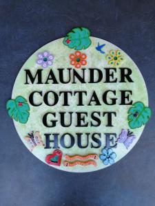 阿尔丁格Maunder Cottage的上面写着文字的蛋糕,会员大会招待所