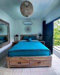 Breezes Villa客房内的一张或多张床位