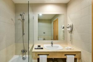 NH Marina Portimao Resort的一间浴室