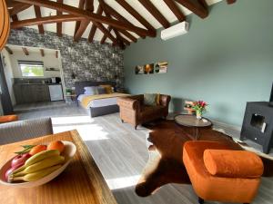 Villa Hylas Luxury Bed & Breakfast Kilada的休息区