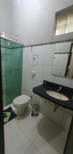 Hotel Joman Goiânia的一间浴室