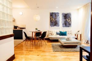 Lofts Jacques-Cartier Free Parking的休息区