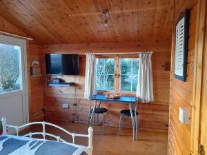 CoolnaconDelightful Studio Log Cabin , with Sauna的相册照片